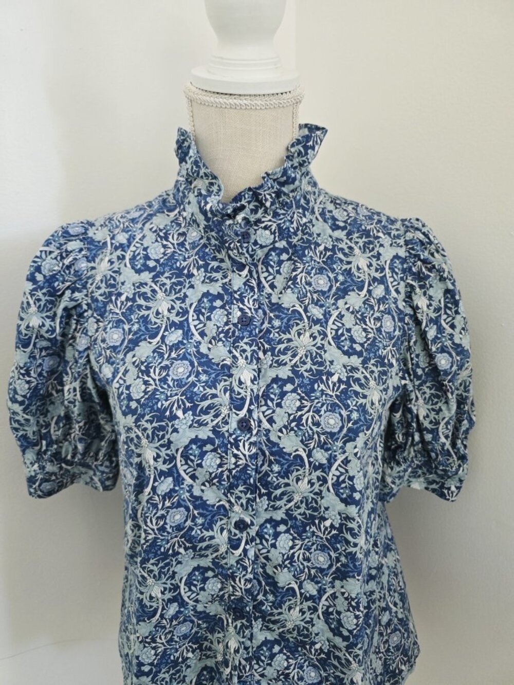Hyacinth House Floral Cotton Puff Sleeves Button Front Blouse XS Blue Ruffle - Picture 2 of 9